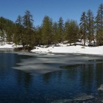 Disgelo al lago di Charey (La Magdeleine) - Foto di Gian Mario Navillod.