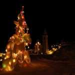 Albero di Natale e chiesa di Chamois - Foto di Gian Mario Navillod.
