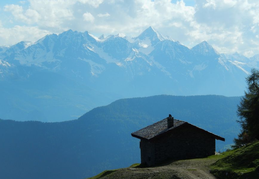 Il Monte Emilius visto da La Magdeleine - Foto di Gian Mario Navillod.