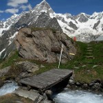 Il ponte sul torrente Malatrà a monte del Rifugio Bonatti - Foto di Gian Mario Navillod.
