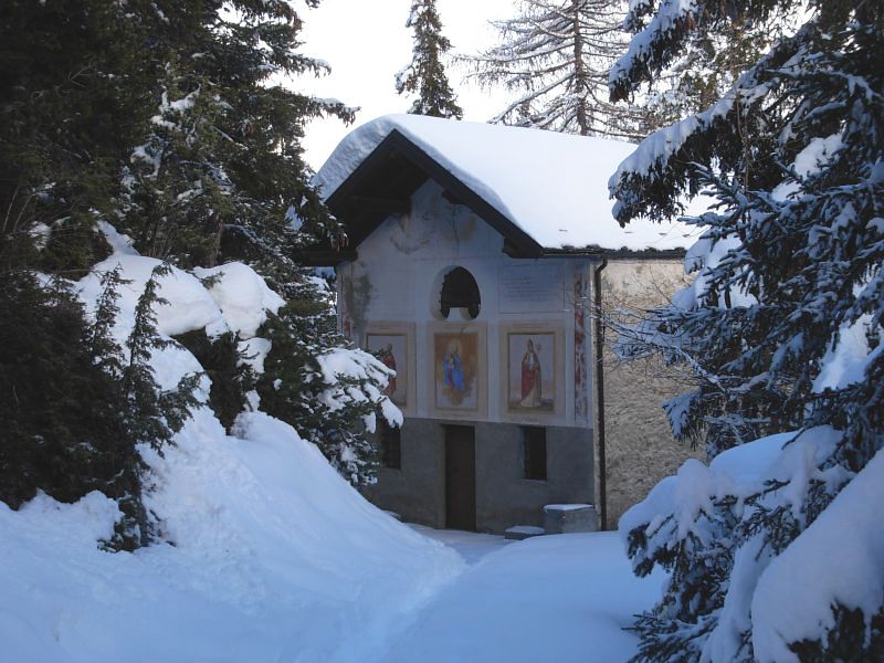 Cappella di Saint-Pantaléon sotto la neve - Foto di Gian Mario Navillod.