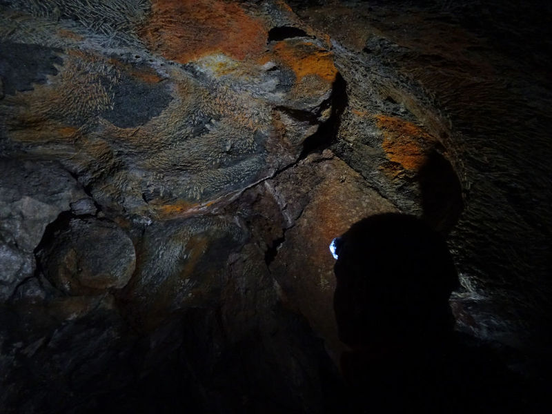 Suggestivi colori nelle grotte della Valmeriana - Foto di Gian Mario Navillod