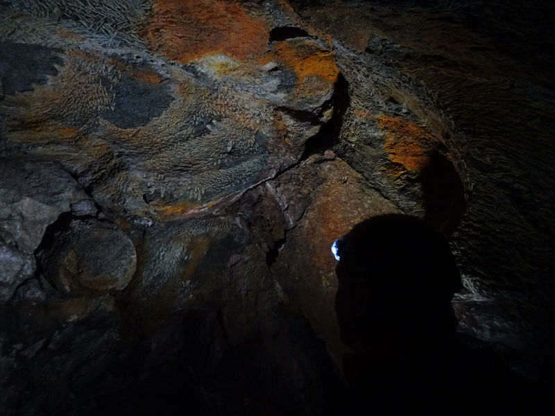 I colori della Grotta Alta della Valmeriana – Foto di Gian Mario Navillod.