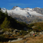 Salendo verso il passo di Planaval e le Baraques du Fond – Foto di Gian Mario Navillod.